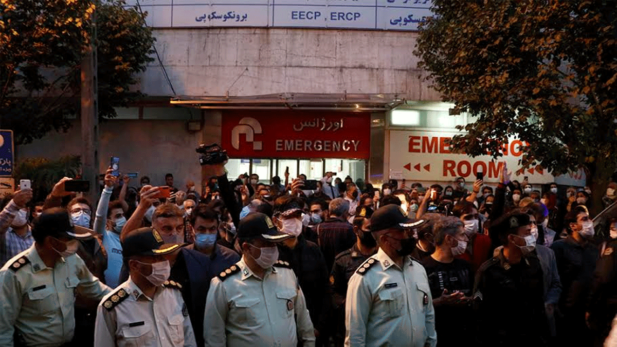 إيران تعطل الإنترنت غداة احتجاجات عارمة ضد خامنئي في طهران