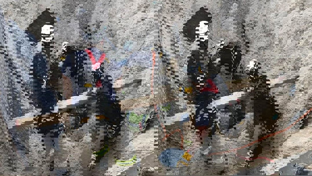 وفاتان بحادثة انهيار في مطار الكويت الجديد