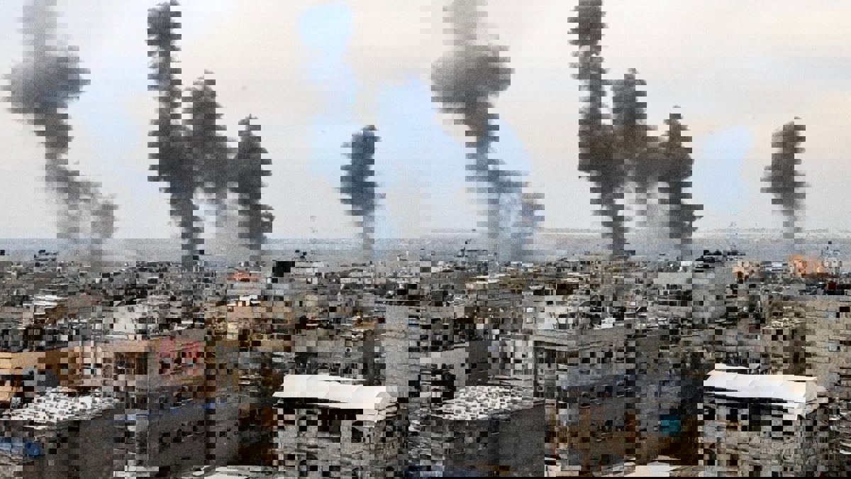 لماذا تكثّف إسرائيل هجماتها على مخيمات المحافظة الوسطى في غزة‎؟