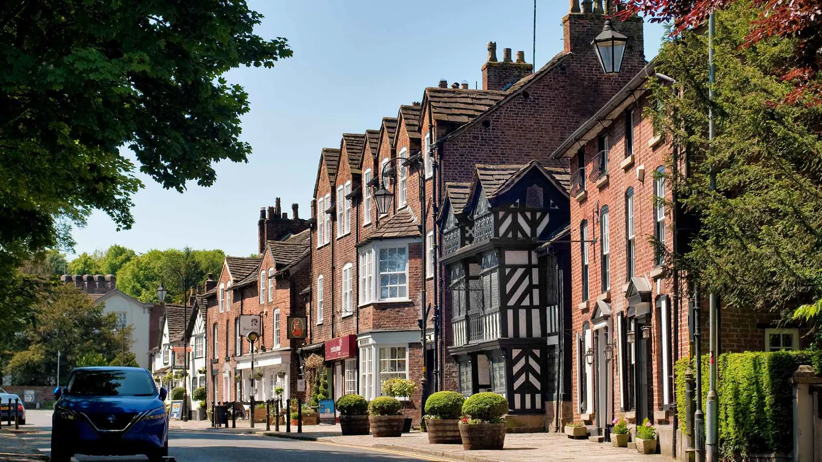 "لصوص المدخنة".. سطو مذهل يُربك بلدة المليونيرات في بريطانيا