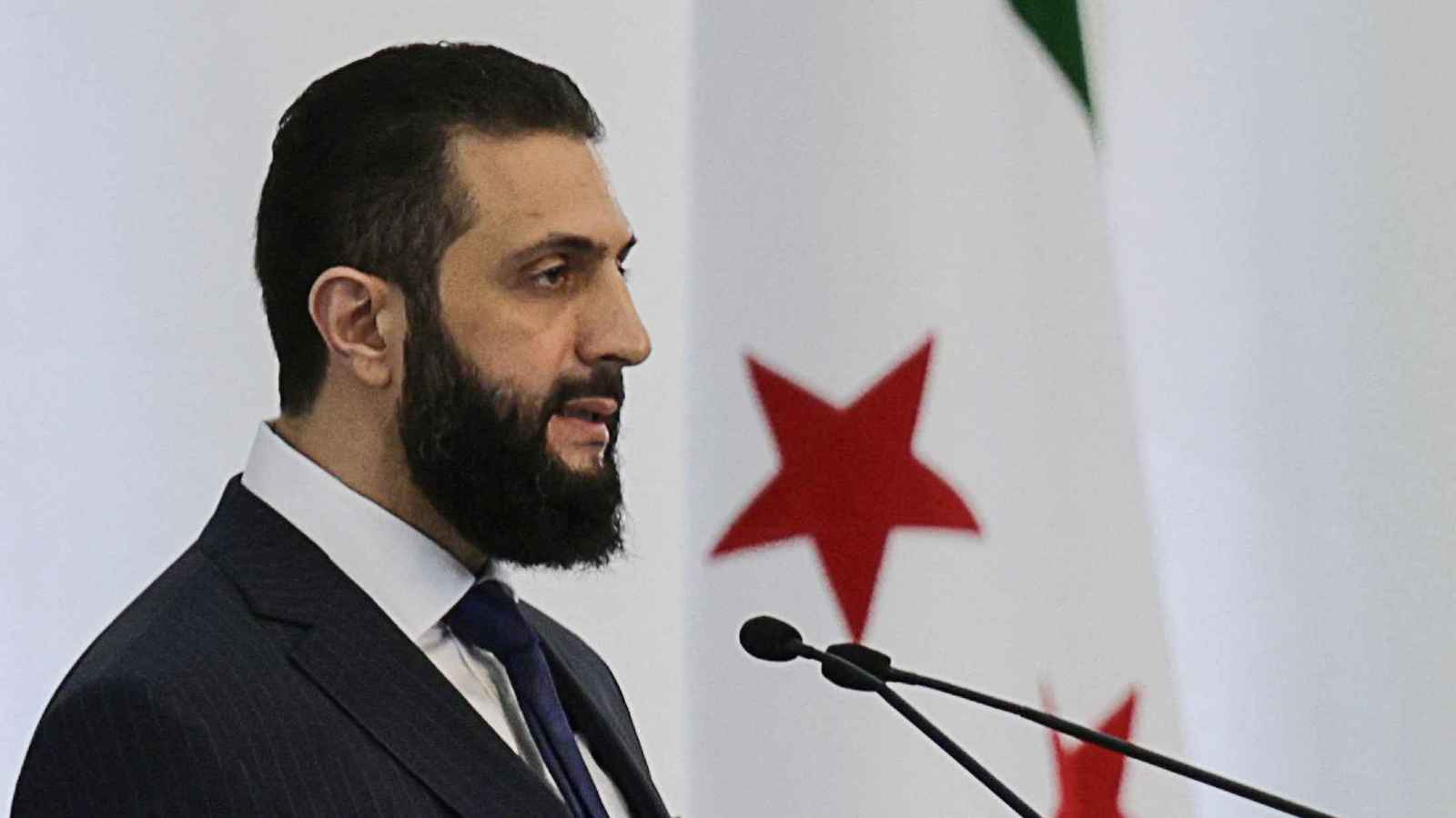 أول ظهور علني لوالد أحمد الشرع (فيديو)