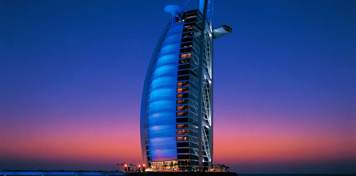 منها "برج العرب" بدبي.. تعرّف على أروع ردهات الفنادق حول العالم