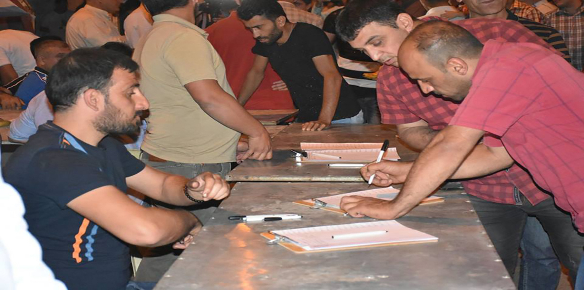 وسط تواصل الاحتجاجات في كركوك.. التركمان يجمعون توقيعات ضد مفوضية الانتخابات العراقية