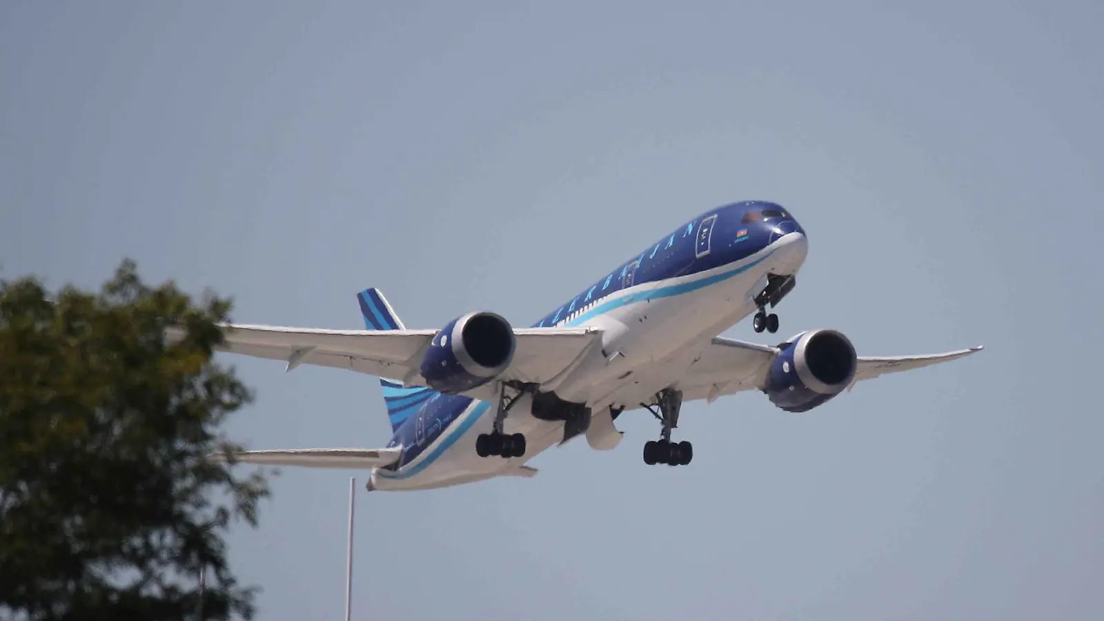 كشف سبب تحطم طائرة الركاب الأذرية في كازاخستان (فيديو)