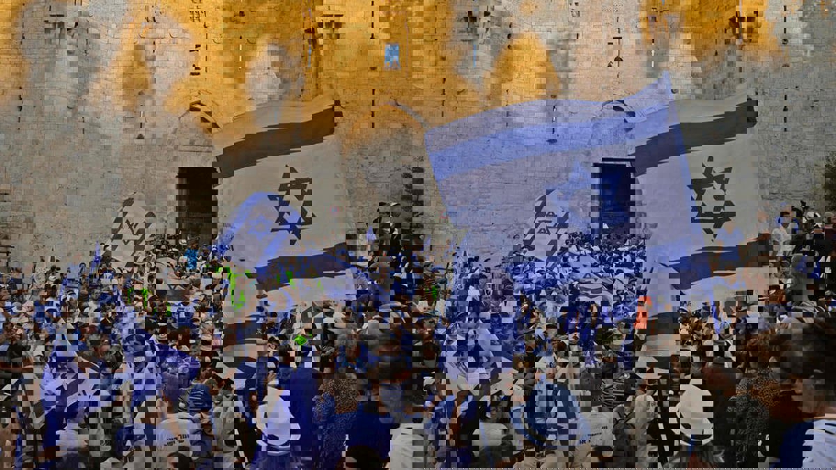 القدس.. توتر كبير وبينيت يمنع نائبا متطرّفا من الوصول لباب العمود (فيديو)