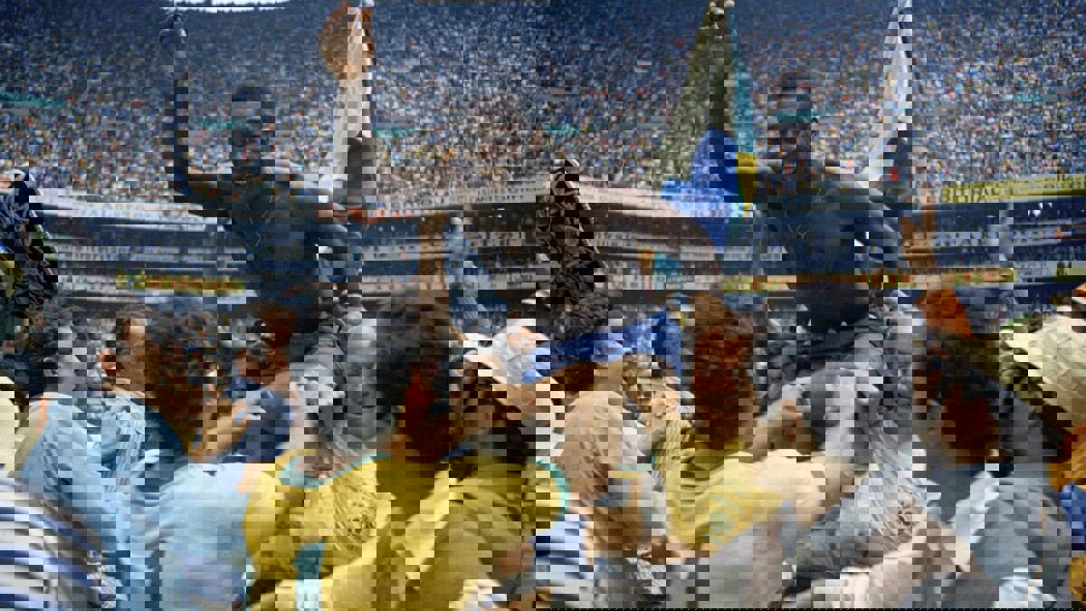 أبرز إنجازات الأسطورة الراحل بيليه