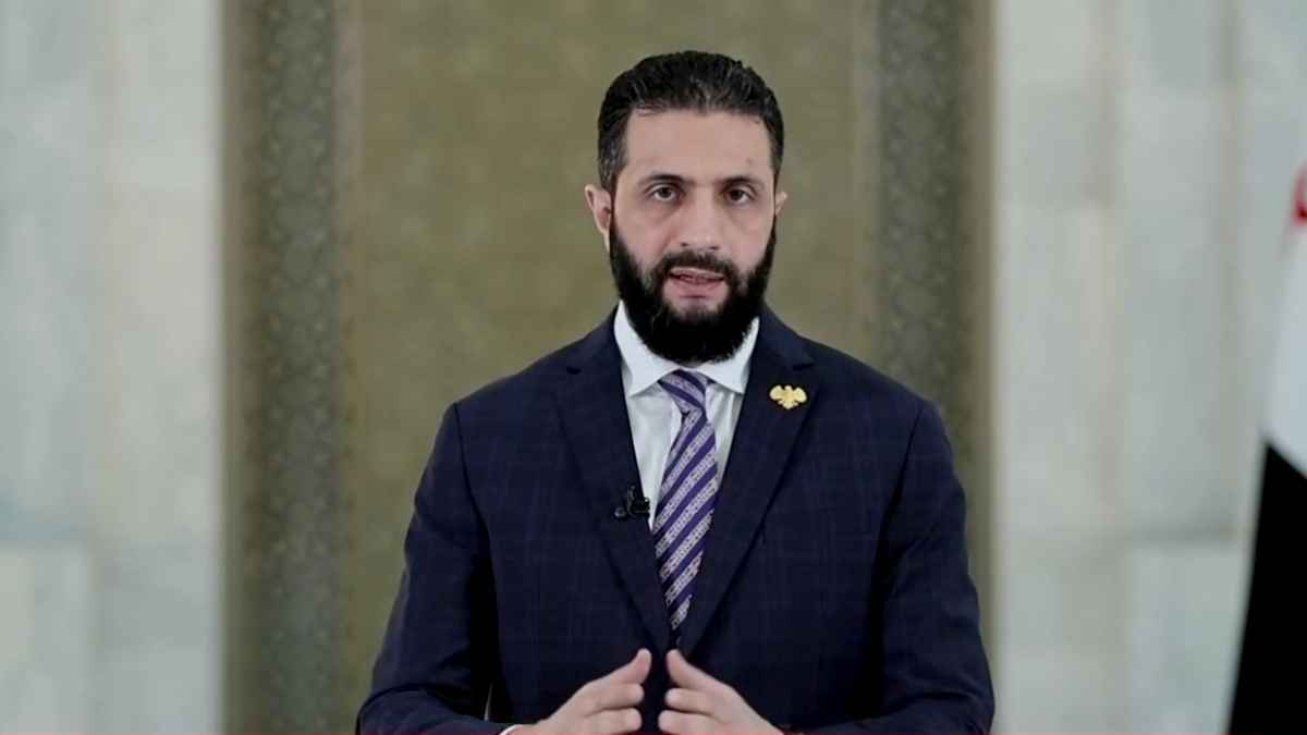 تحدث عن خيارين.. الشرع يكشف دور إسرائيل في أزمة دروز السويداء (فيديو)