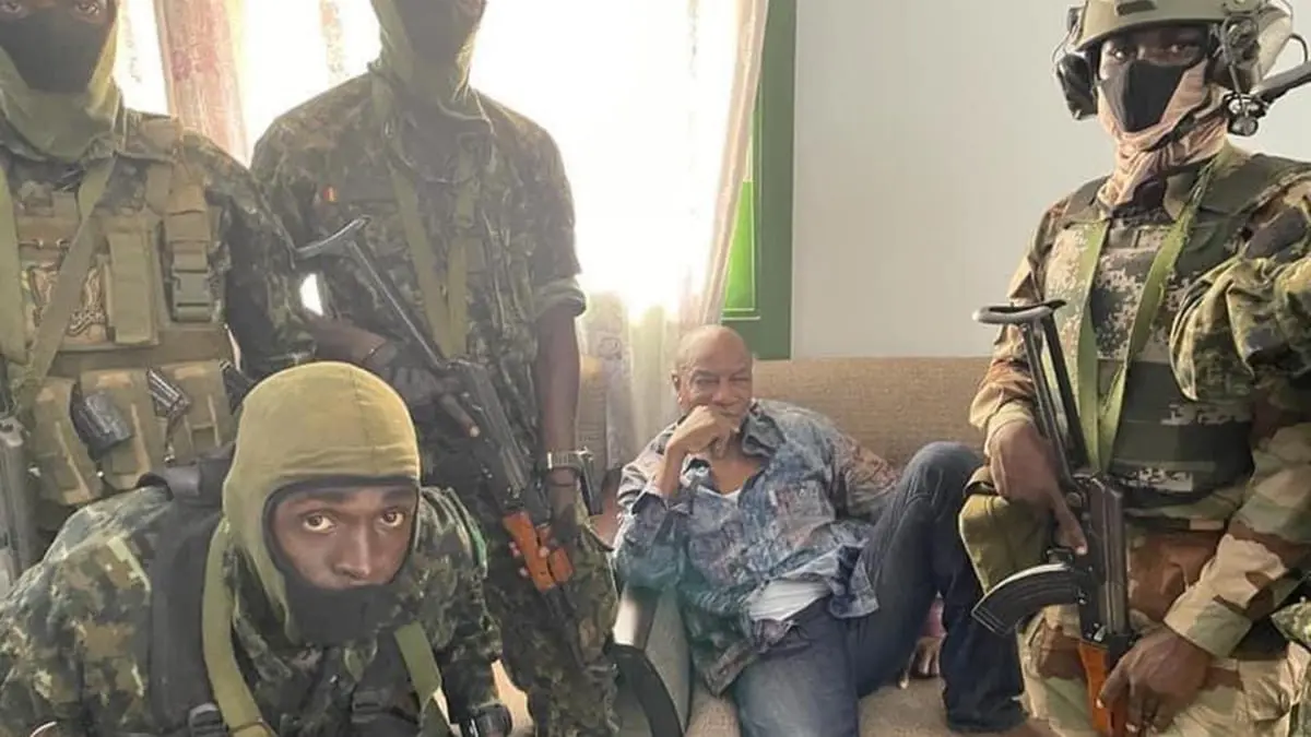 قوات خاصة بالجيش تحتجز رئيس غينيا ألفا كوندي