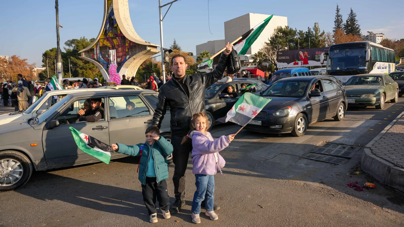 خبراء سوريون: رفع العقوبات سيستغرق مدة طويلة