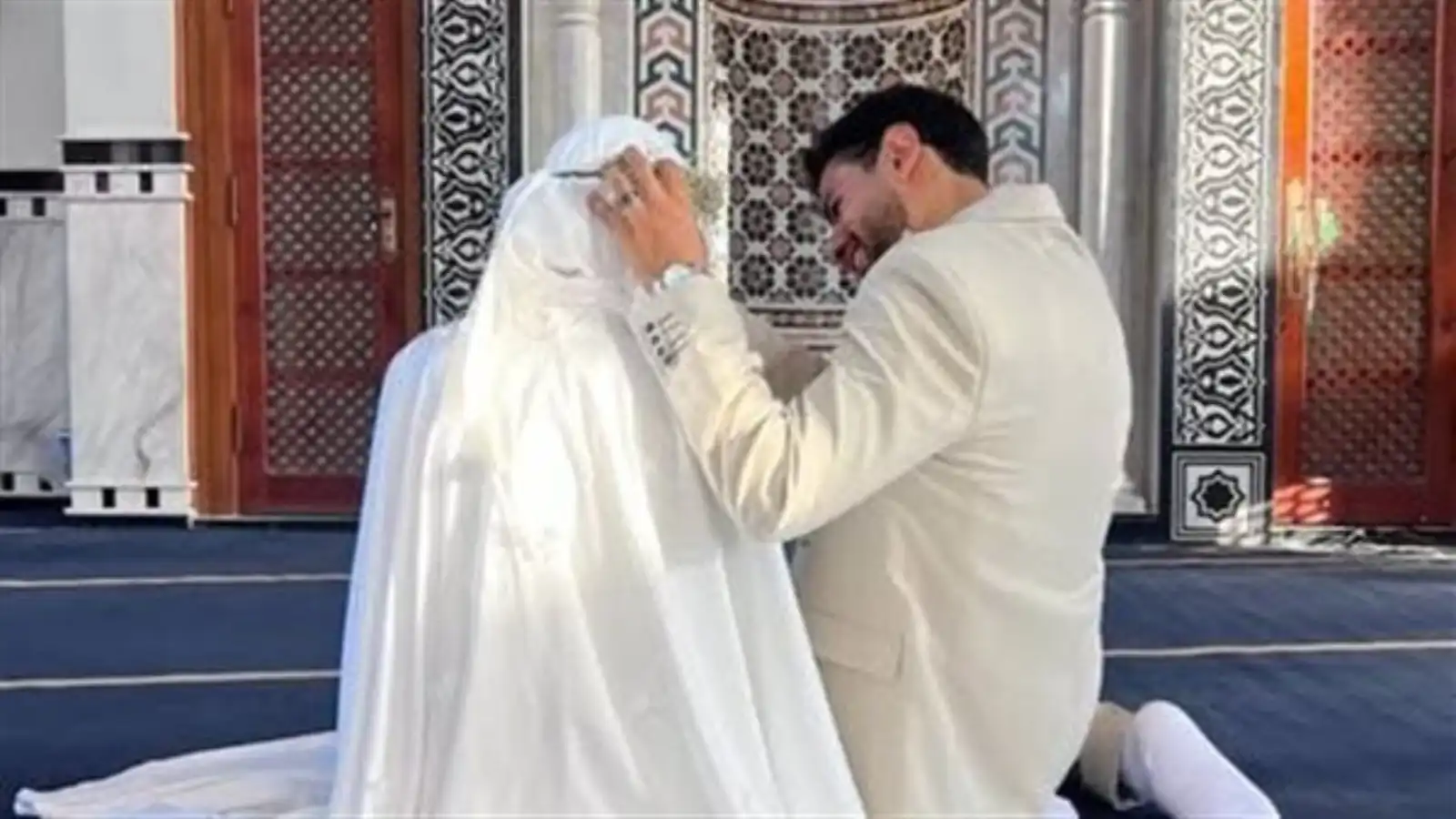 زفاف داخل مسجد يثير جدلاً واسعاً في مصر (صور)