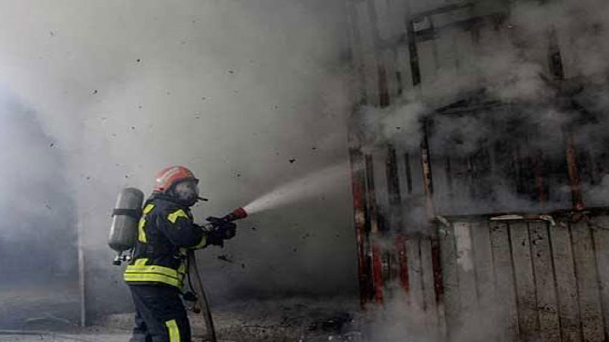 اندلاع حريق هائل في مصنع بمدينة تبريز شمال غربي إيران (فيديو)