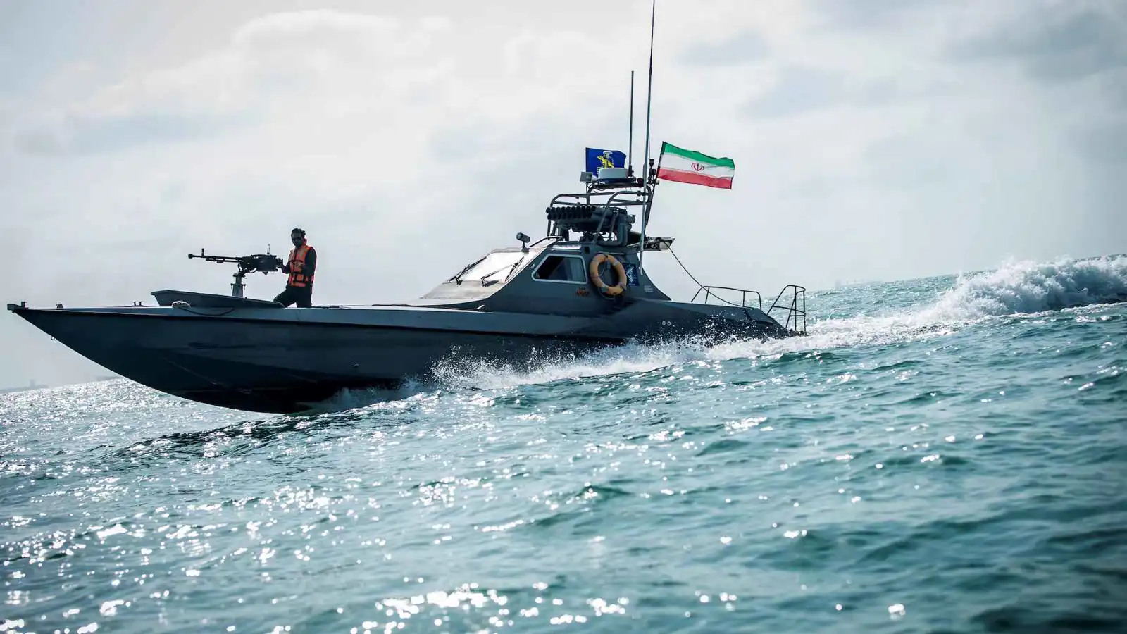 إيران تحبط تهريب مئات الطائرات المسيرة