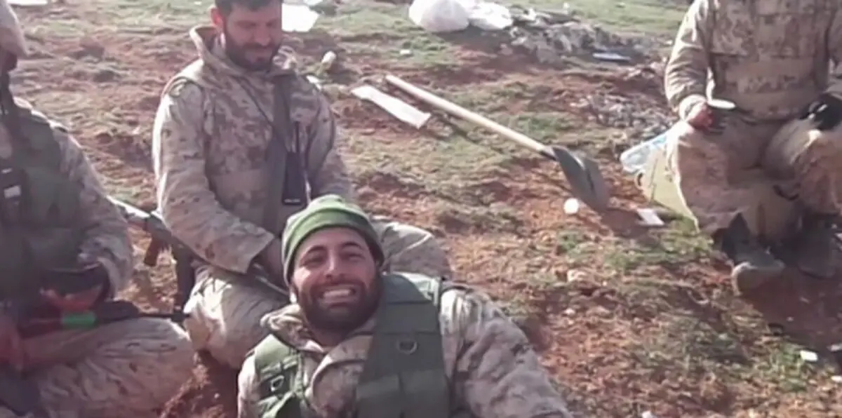 مسلحو حزب الله يسخرون من الجيش السوري (فيديو)