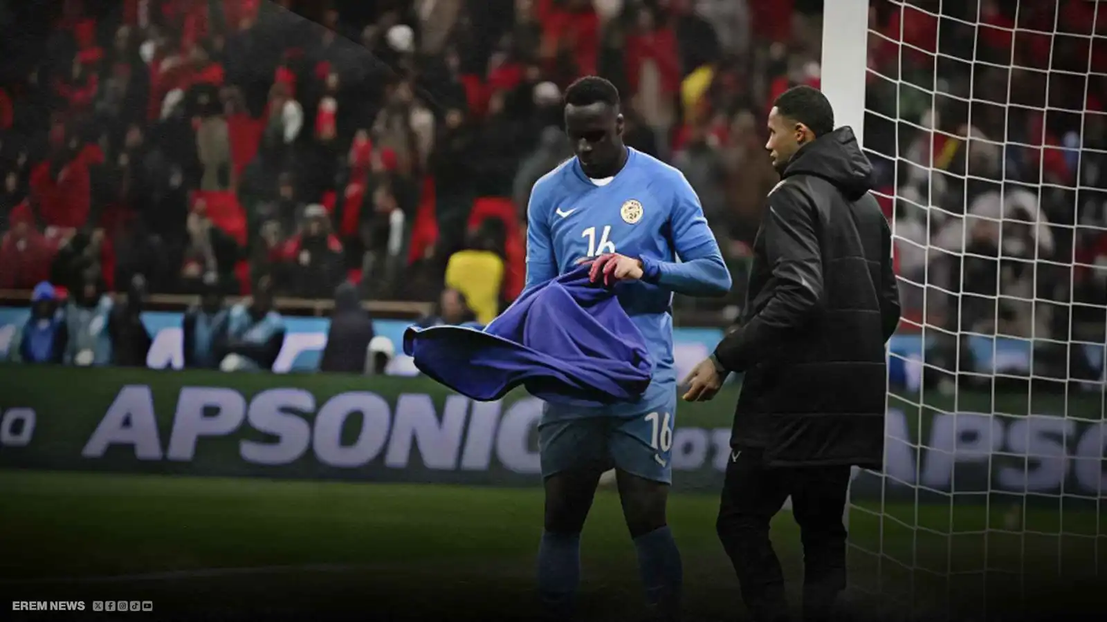 منشفة حارس السنغال تثير الجدل.. هل كانت "تعويذه سحرية"؟ (فيديو إرم)