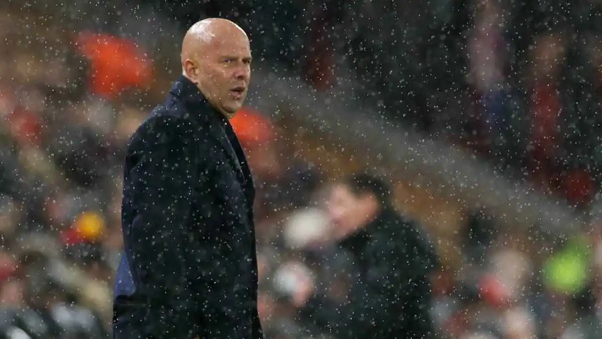 سلوت يفسر لغز إيزاك مع ليفربول