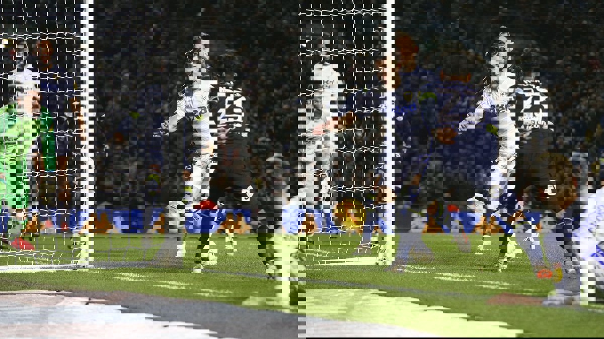 رابطة الدوري الإنجليزي تحقق في واقعة "تجسس" تتعلق بمباراة ليدز يونايتد وديربي كاونتي