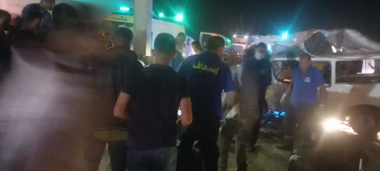 فرق الاسعاف في موقع الحادث بمحافظة الجيزة، مصر
