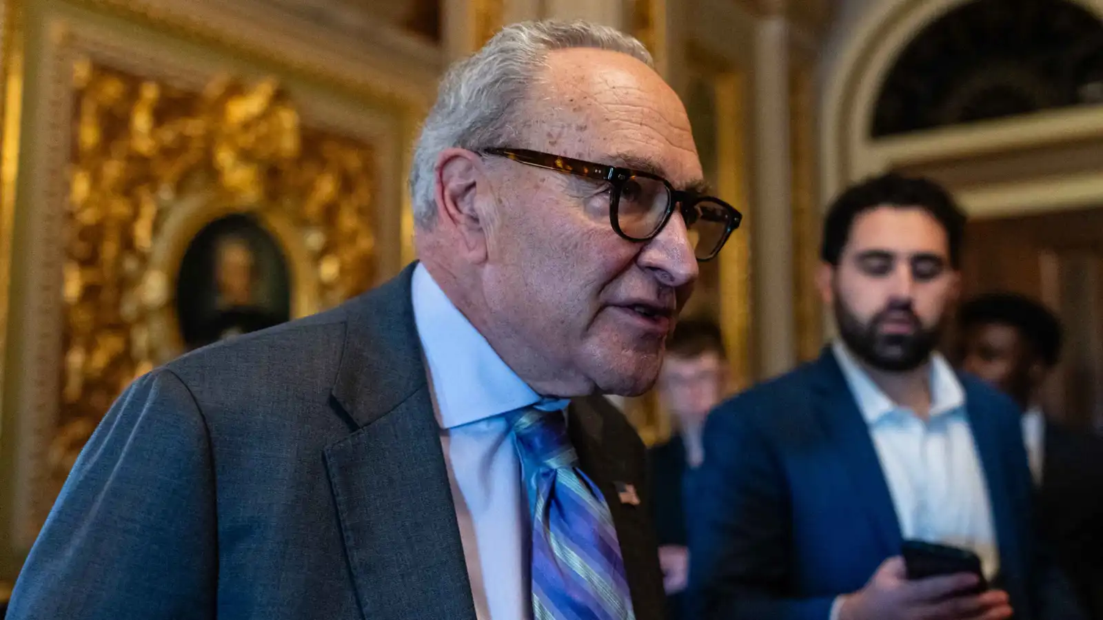 انشغل بقاعة الاحتفالات.. شومر يهاجم ترامب رفضاً لاتفاق إنهاء الإغلاق