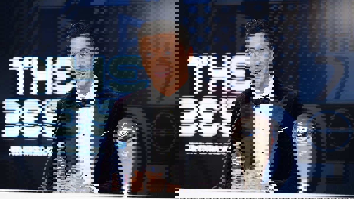 ليفاندوفسكي يتفوق على ميسي ورونالدو ويتوج بجائزة أفضل لاعب في العالم