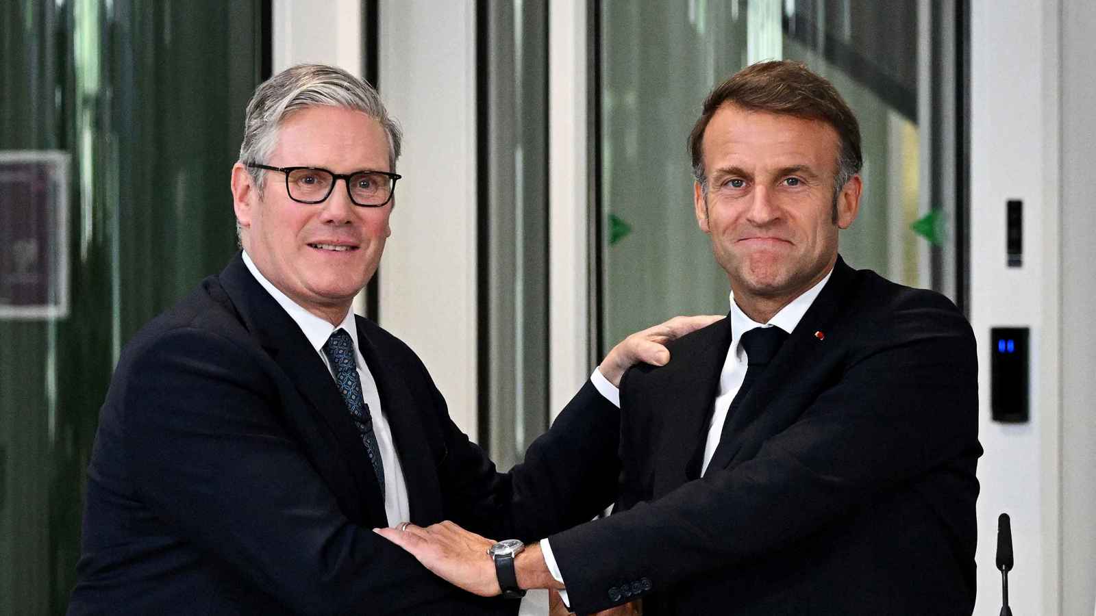 ماكرون وستارمر يقودان "جبهة أوروبية" لكبح جماح روسيا