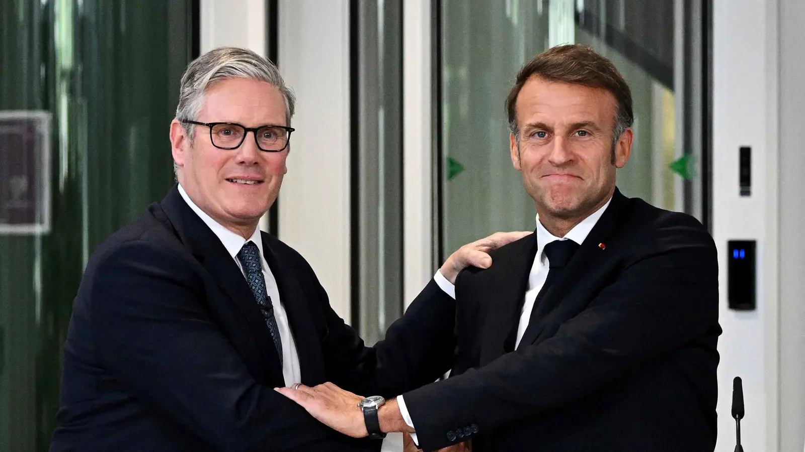 ماكرون وستارمر يقودان "جبهة أوروبية" لكبح جماح روسيا