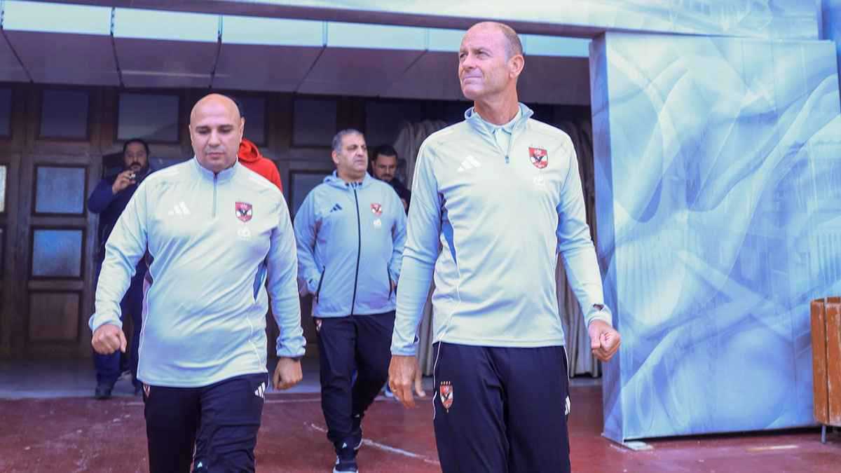 يريد الشرط الجزائي.. تلميح خطير من أسطورة الزمالك تجاه توروب 