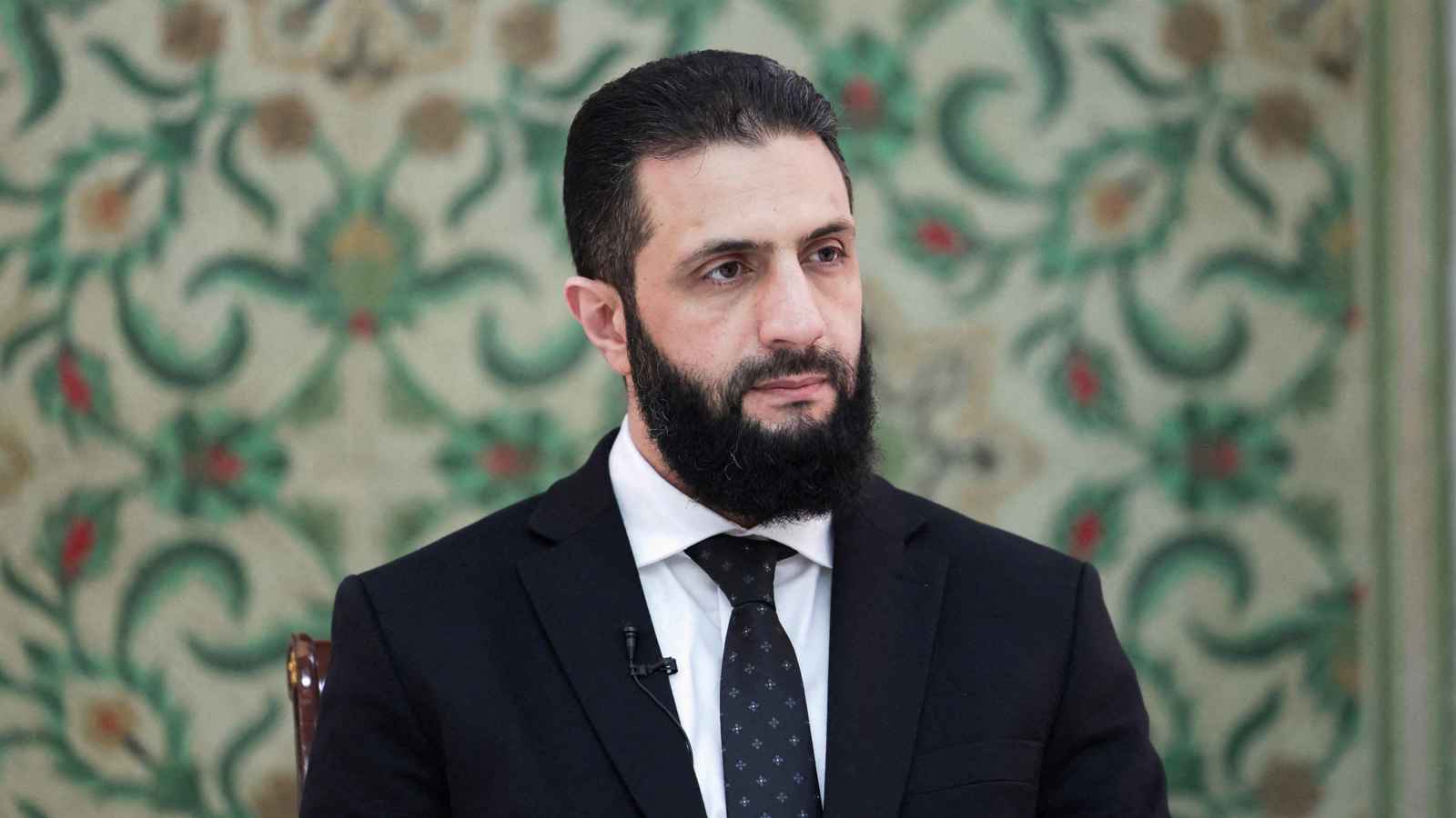 سوريا تفاوض الكبار.. هل تُعيد روسيا وتركيا تشكيل "جيش الشرع"؟