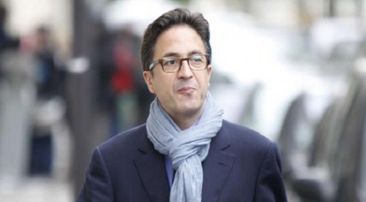 المستشار السابق لـ"فرانسوا هولاند" يهدد بنشر كتاب جديد عنه