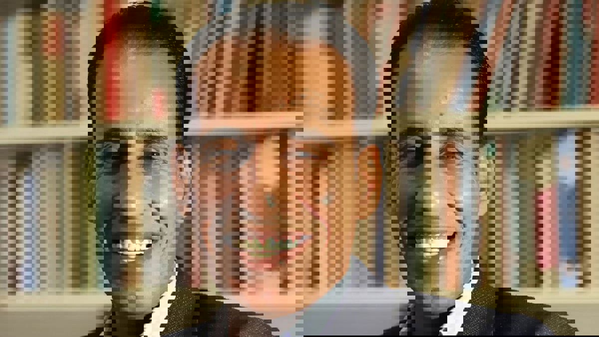 فاز بجائزة البوكر.. العاهل الأردني يكرم الروائي جلال برجس