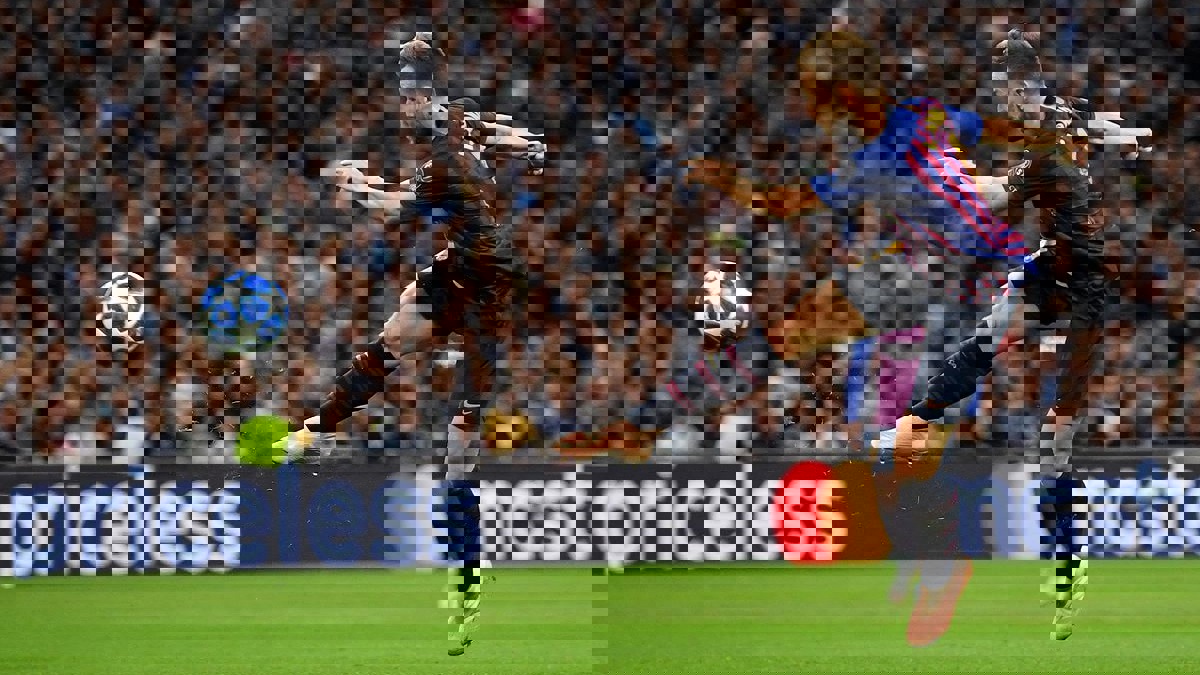 إيفان راكيتيتش مفتاح نادي برشلونة لخطف مدافع إشبيلية