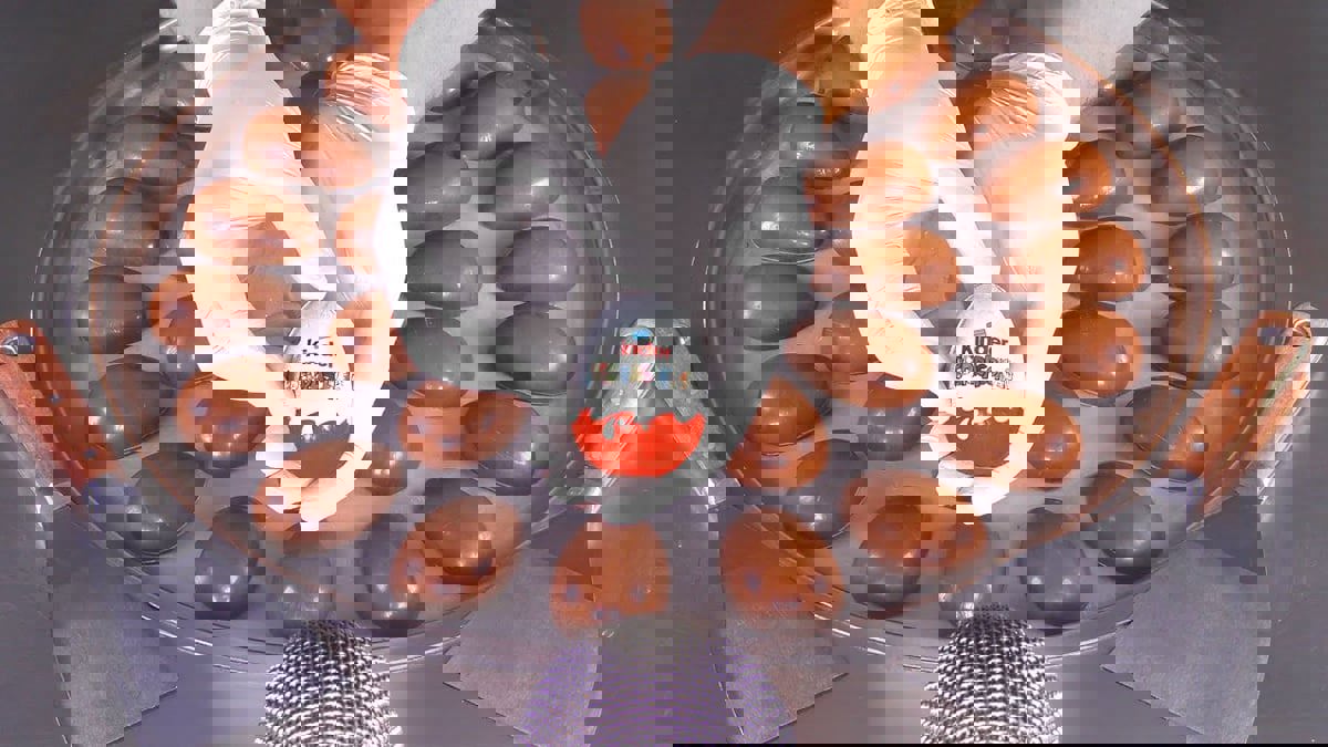 أزمة منتجات شوكولاتة "كيندر" تتصاعد و"فيريرو" تسحب منتجاتها من عدة دول