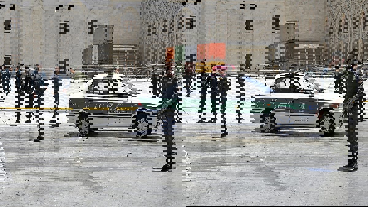 إيران.. توقيف شابتين بعد فيديو وثق رقصهما في ساحة عامة