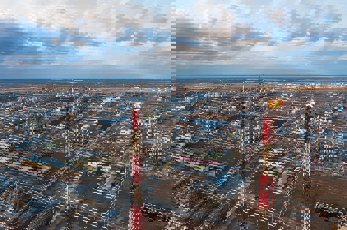 مسيّرة تستهدف مجمعًا لمعالجة النفط في بشكيريا الروسية