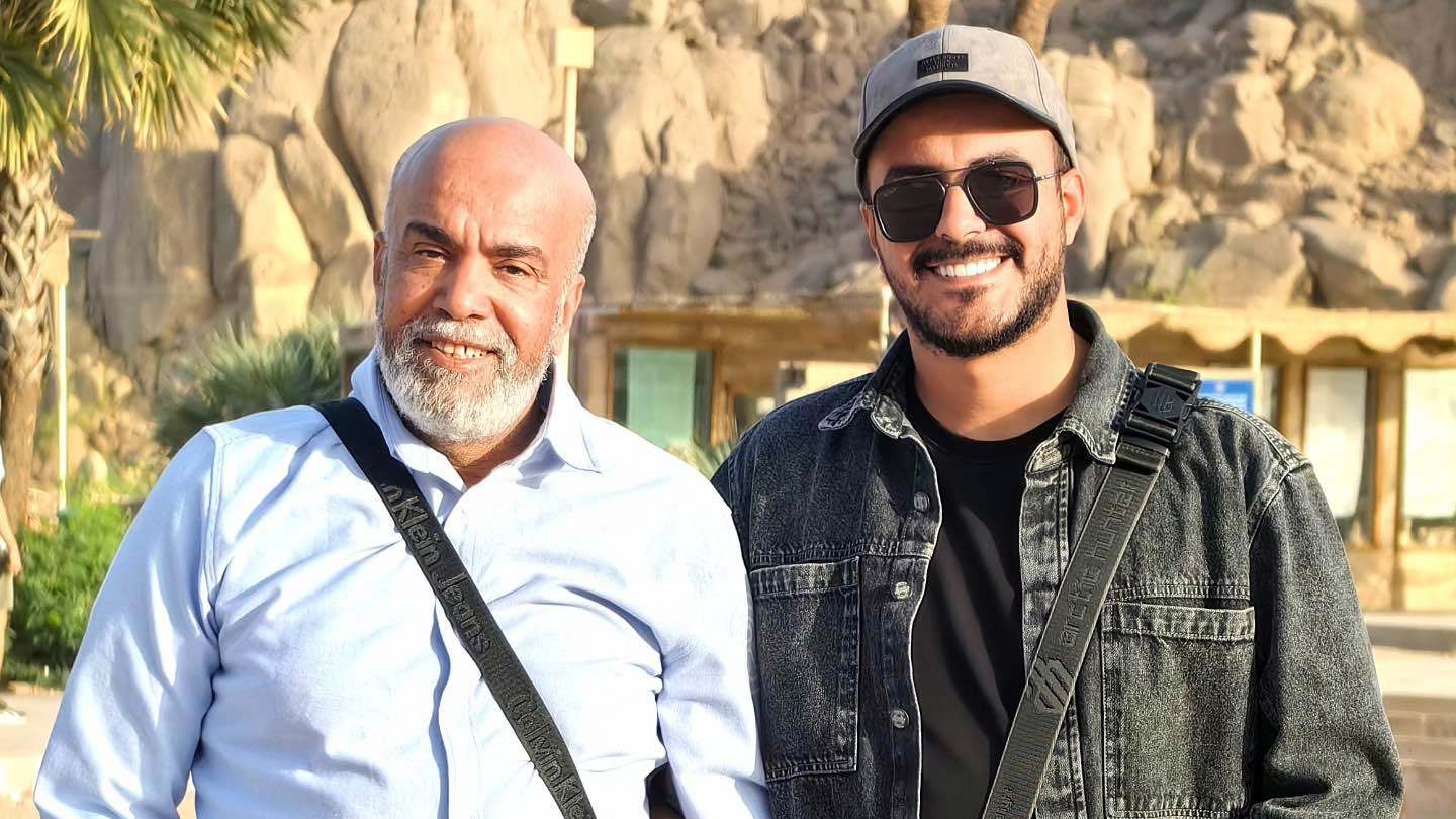 "أحلى ضحكة".. نجل الفنان سليمان عيد يودع والده برسالة "مؤثرة"