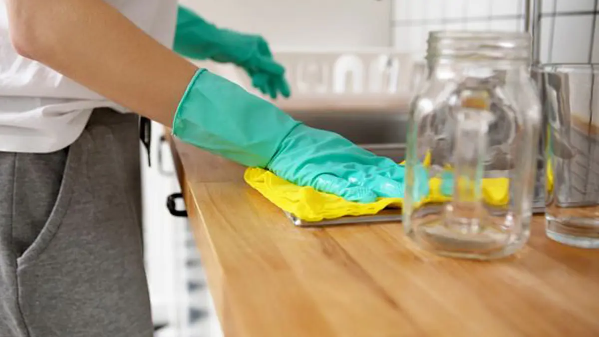 دراسة: فيروس كورونا المستجد قد يعيش على بعض الأسطح لأيام‎