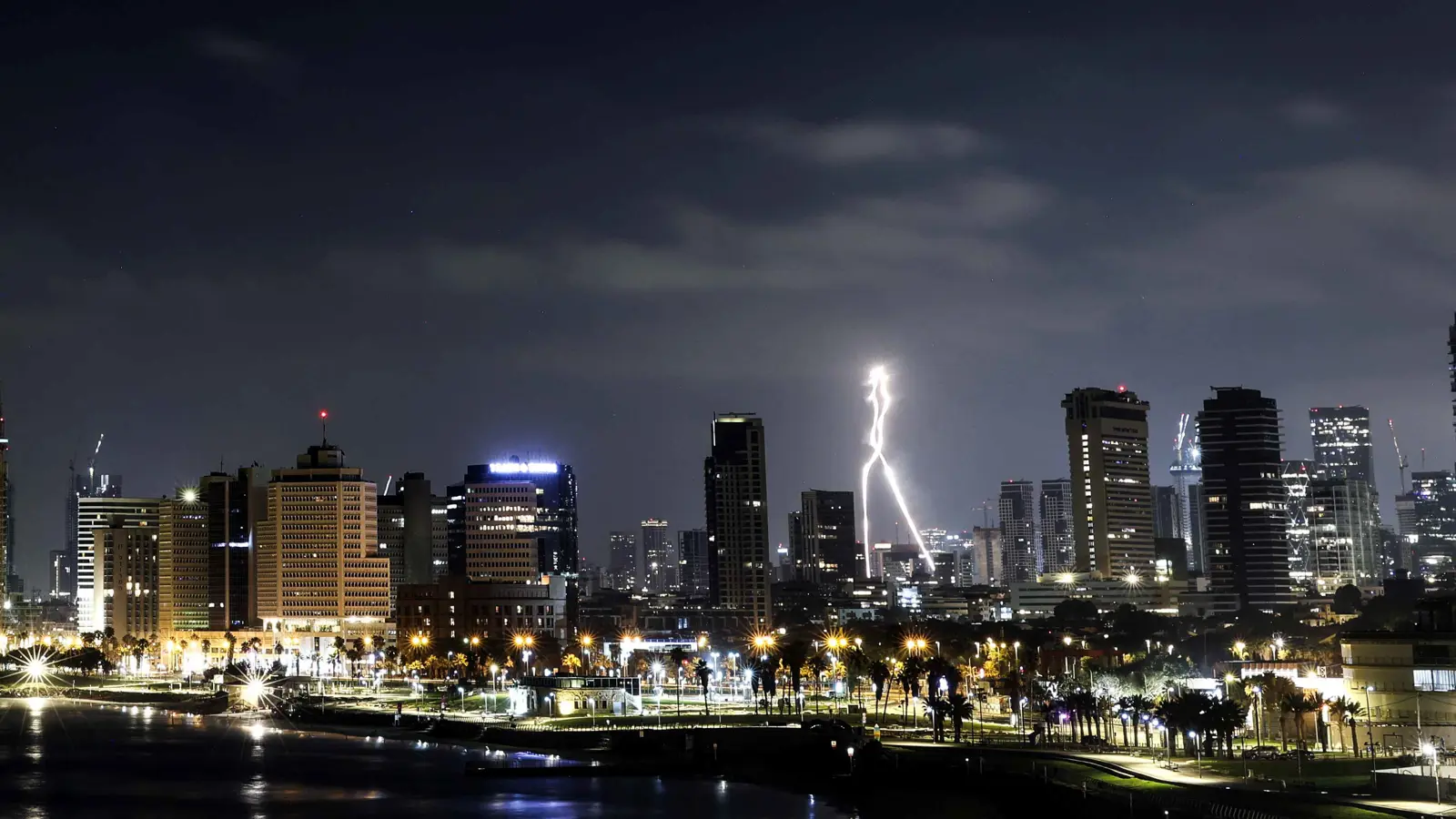 ردا على تحذير ترامب.. الحرس الثوري يطالب بإخلاء جميع مدن إسرائيل