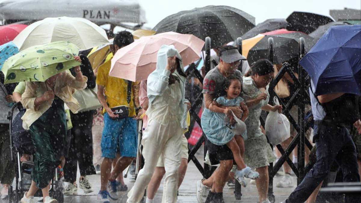 عاصفة "بودول" تعطل المدارس والمحاكم في جنوب الصين (فيديو)