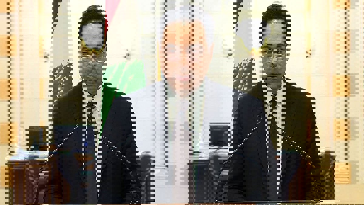 دياب محذرا: لن يستطيع أحد عزل نفسه عن خطر انهيار لبنان