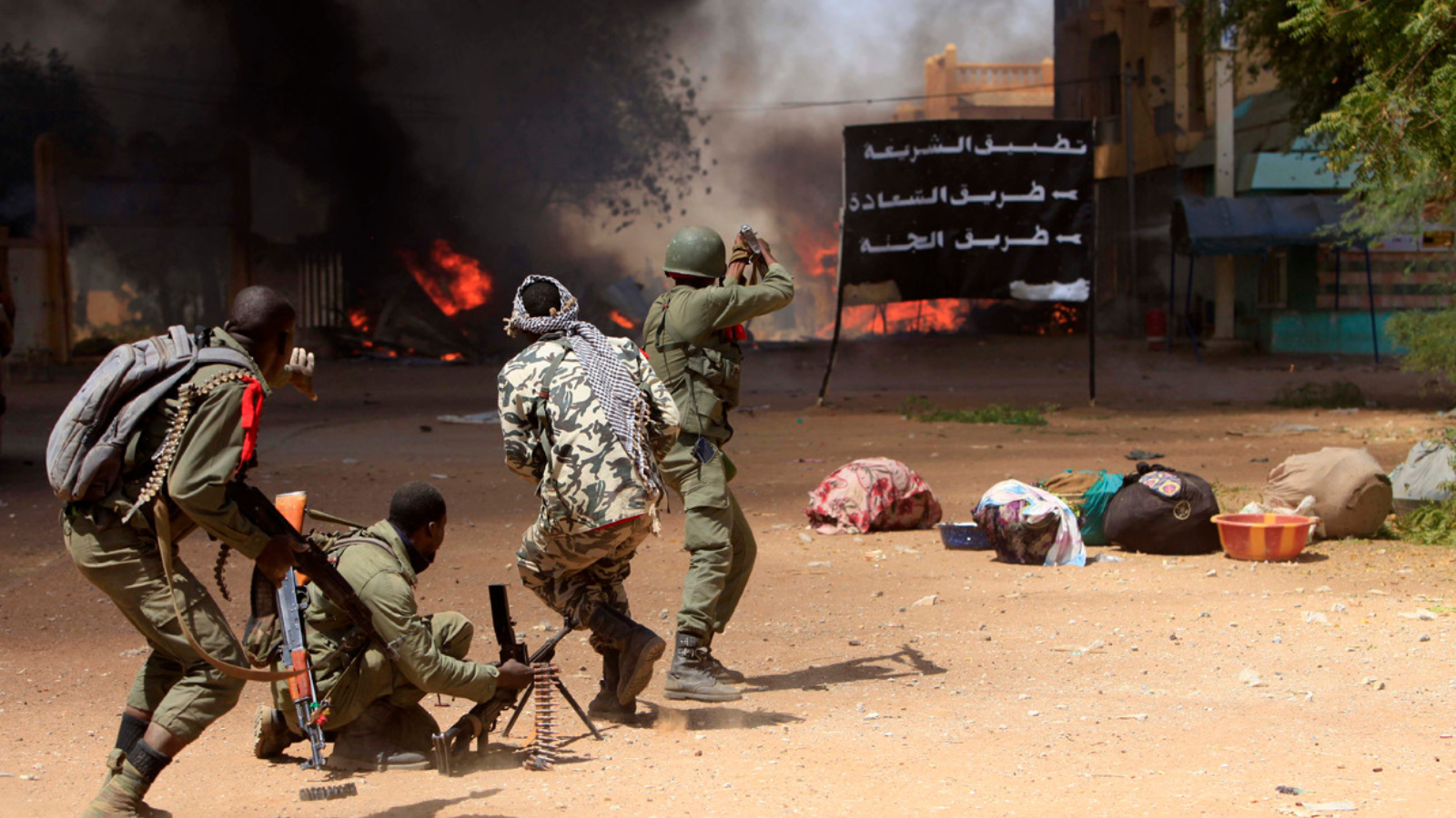 مقتل 30 عسكرياً في هجوم على ثكنة للجيش وسط مالي