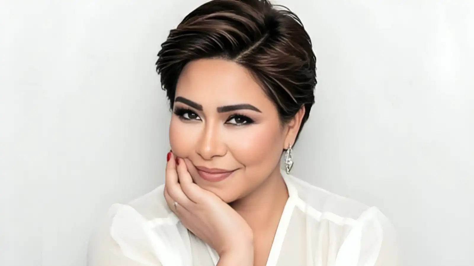 تفاصيل عودة شيرين عبد الوهاب من رحلة علاجية قصيرة