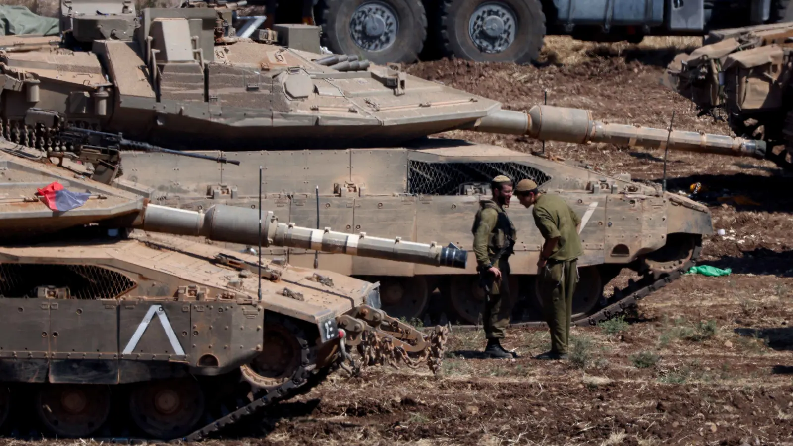 "أعنف" المعارك تدور في جنوب لبنان.. وحظر التجول على السكان