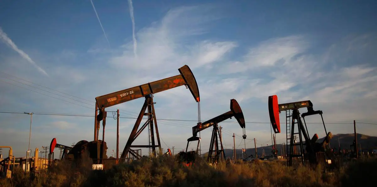 النفط يرتفع رغم توقعات "أوبك" بانخفاض الطلب على الخام