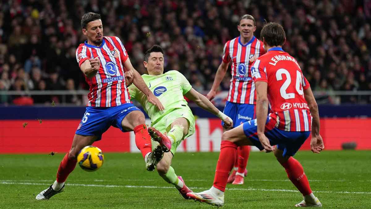 برشلونة ضد أتلتيكو.. ما النتيجة التي يحبها ريال مدريد؟ | إرم نيوز