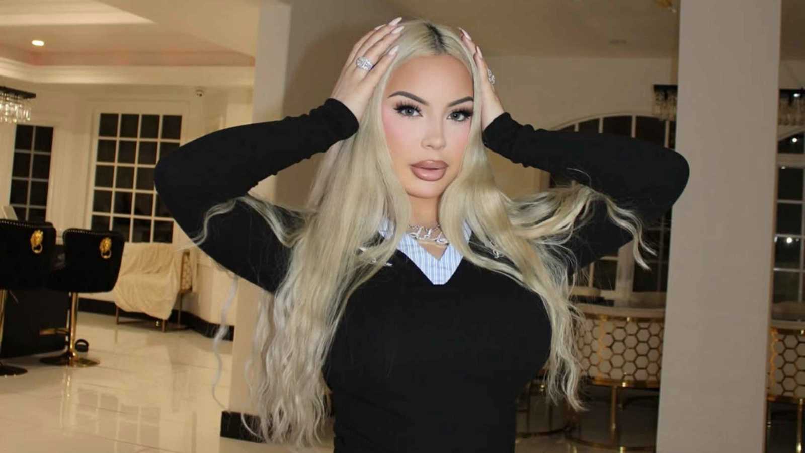 مقتل المغنية DELAROSA في "كمين" إطلاق نار بلوس أنجلوس