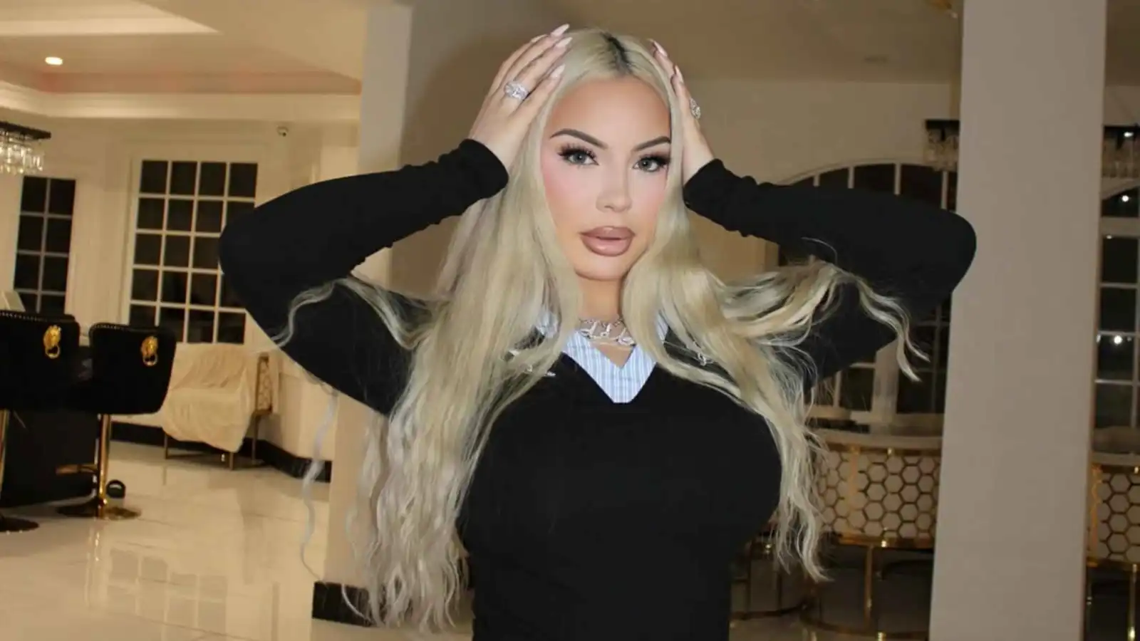 مقتل المغنية DELAROSA في "كمين" إطلاق نار بلوس أنجلوس