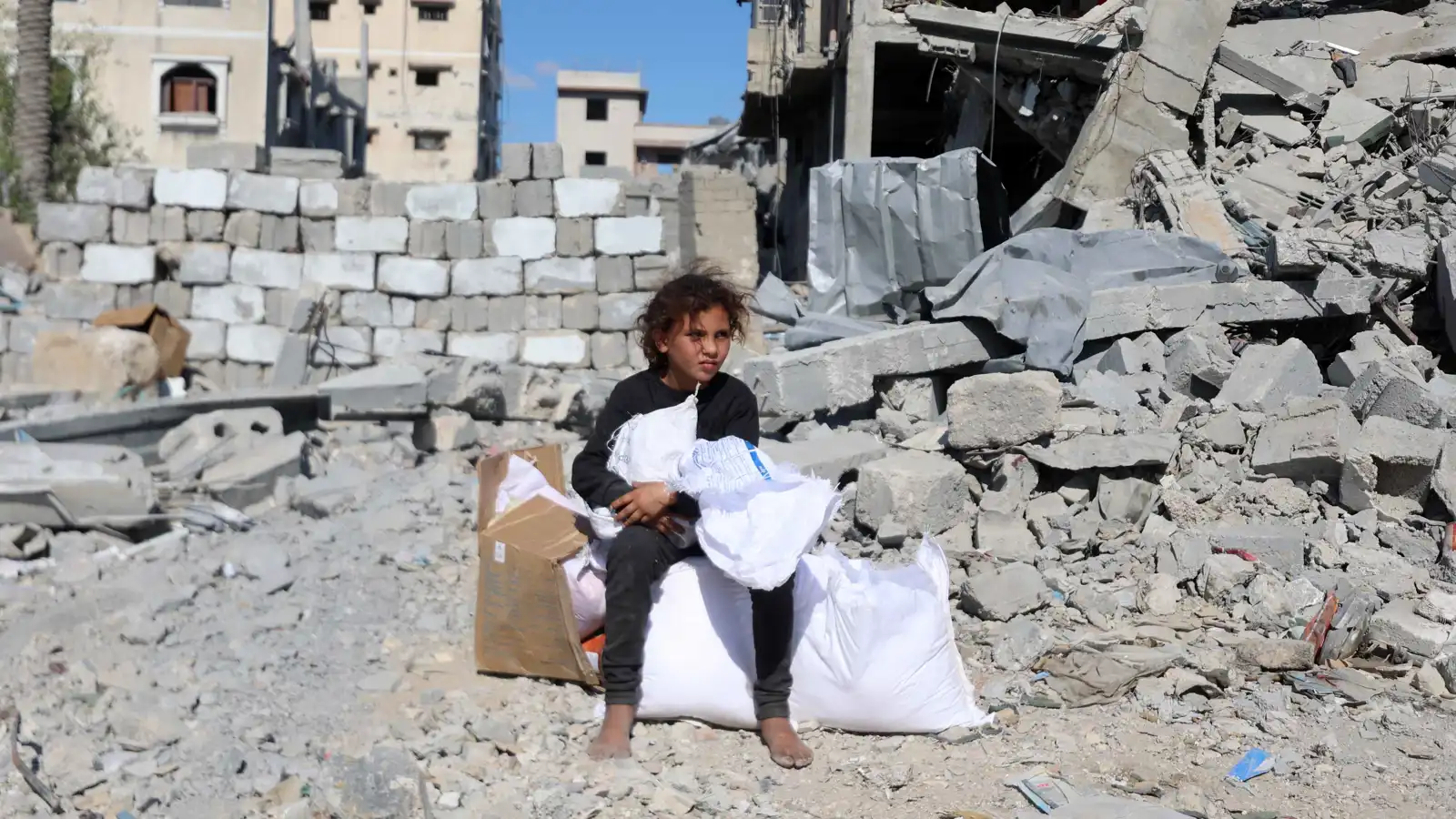 لأول مرة منذ عقود.. ارتفاع متوقع في وفيات الأطفال بسبب تقليص التمويل