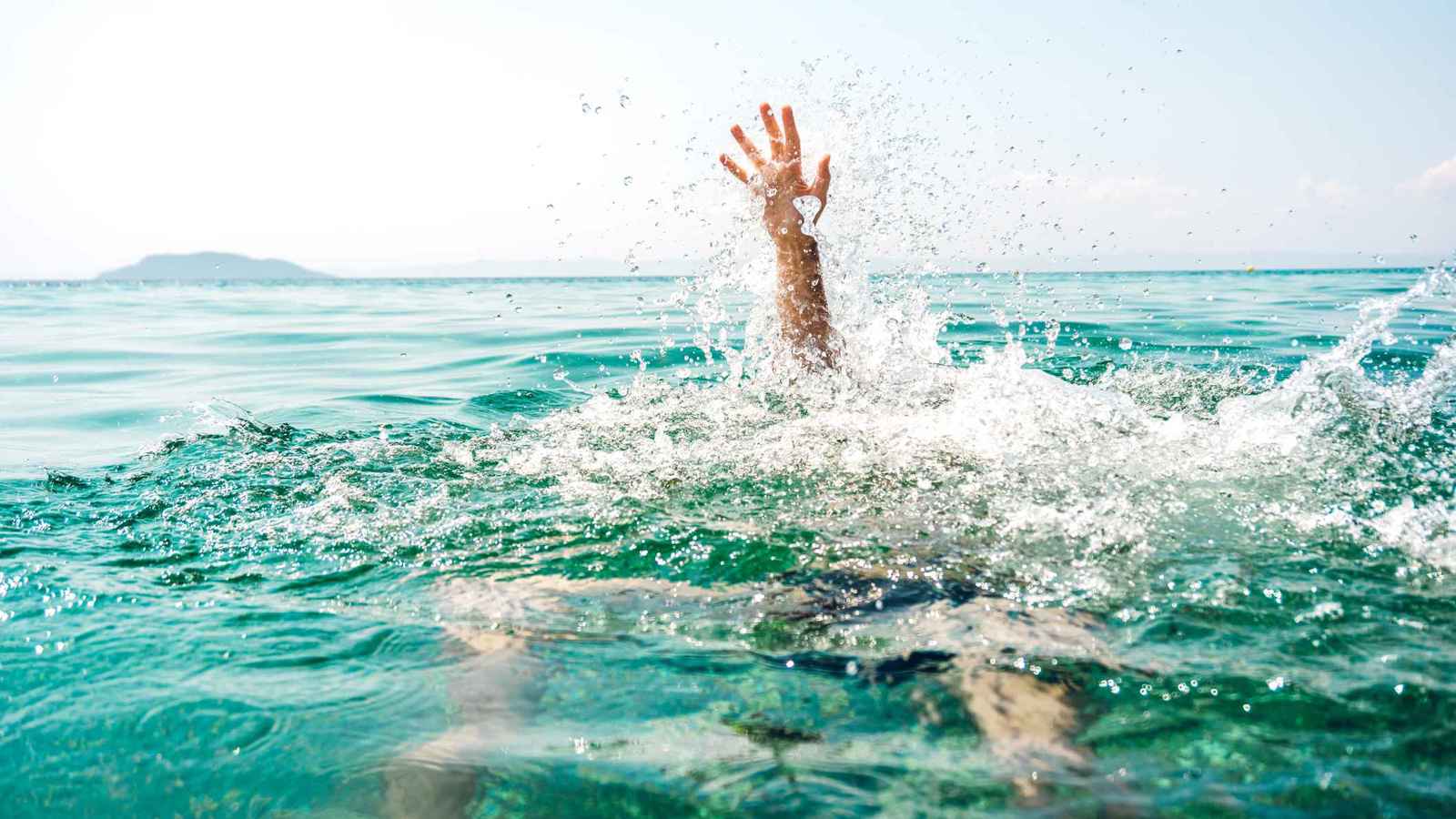 بعد 15 يوماً.. جنازة رمزية لغريق لم يُعثر على جثته في مصر (صور)