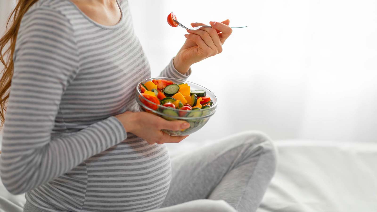 أفضل الأطعمة لنمو دماغ الطفل أثناء الحمل