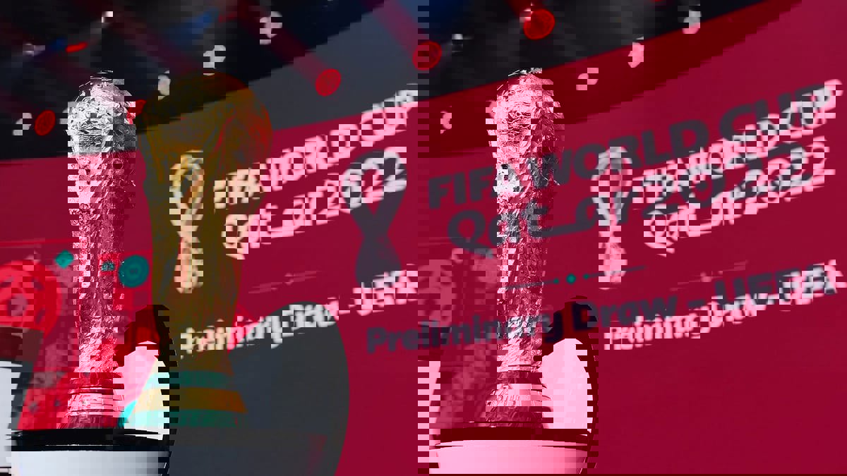 ذا صن: "فيفا" يضع كأس العالم 2022 في خطر لرفضه إبعاد روسيا عن المشاركة