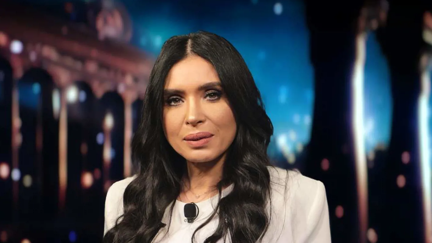 دينا تفجر "مفاجأة" بشأن علاقتها بزوج كارول سماحة.. ماذا قالت؟ (فيديو)